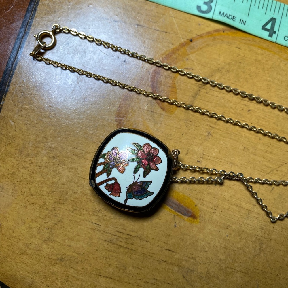 Vintage Floral Pendant Necklace - Picture 7 of 8